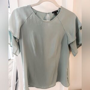 EUC Ann Taylor Mint Green Flutter Sleeve Blouse XS